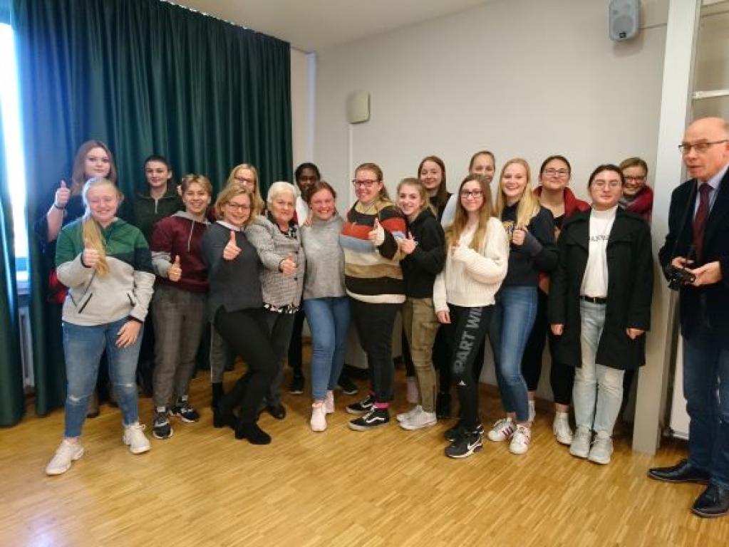 Tamara Chikunova fordert die Jugendlichen in Deutschland zum Einsatz für den Schutz des Lebens der Schwachen auf